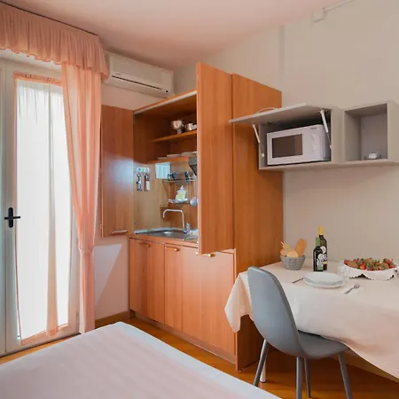 Tastefully Furnished Studio At Just 1 5 Km From The Sea Appartement *