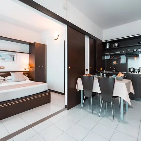شقة Tastefully Furnished Studio At Just 1 5 Km From The Sea
